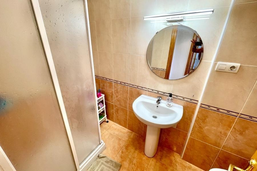 Venta de piso en Daya nueva, de 67m2 con 2 dormitorios y 1 b - foto 5
