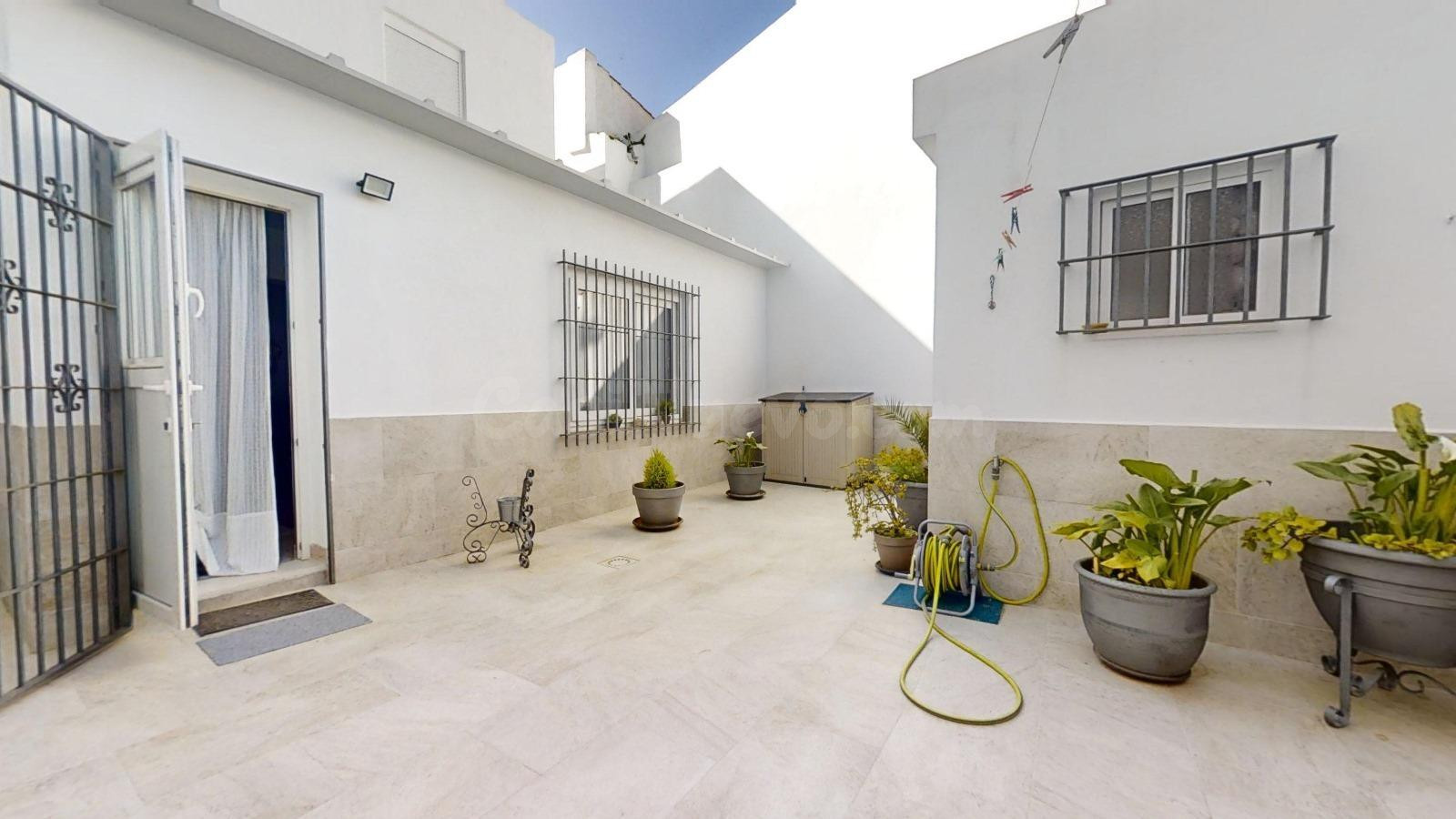 CASA EN UNA SOLA PLANTA BAJA  CON ENCANTO EN PLENO CENTRO DE