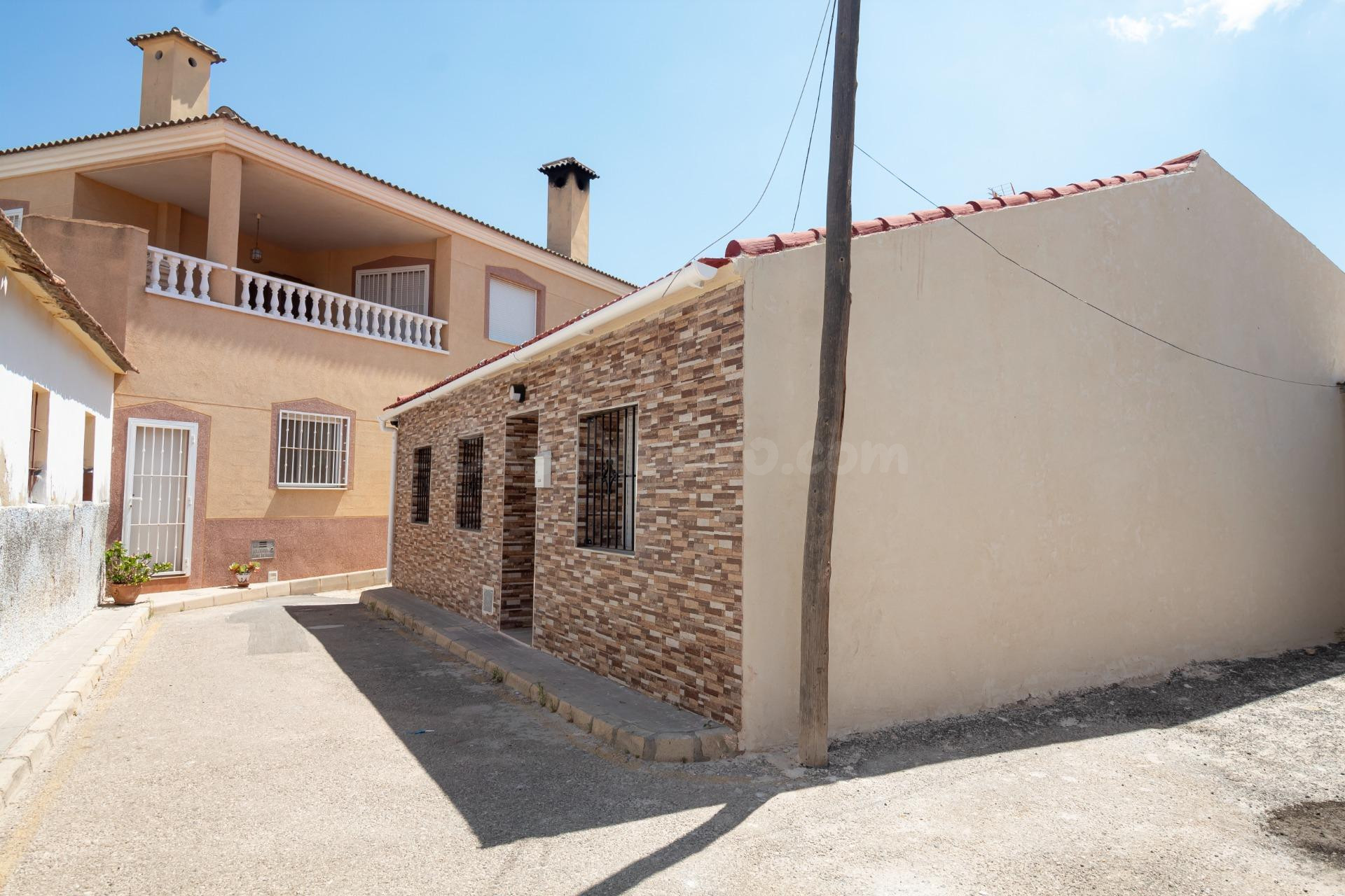Amplia casa en planta baja en San Miguel de Salinas por €125
