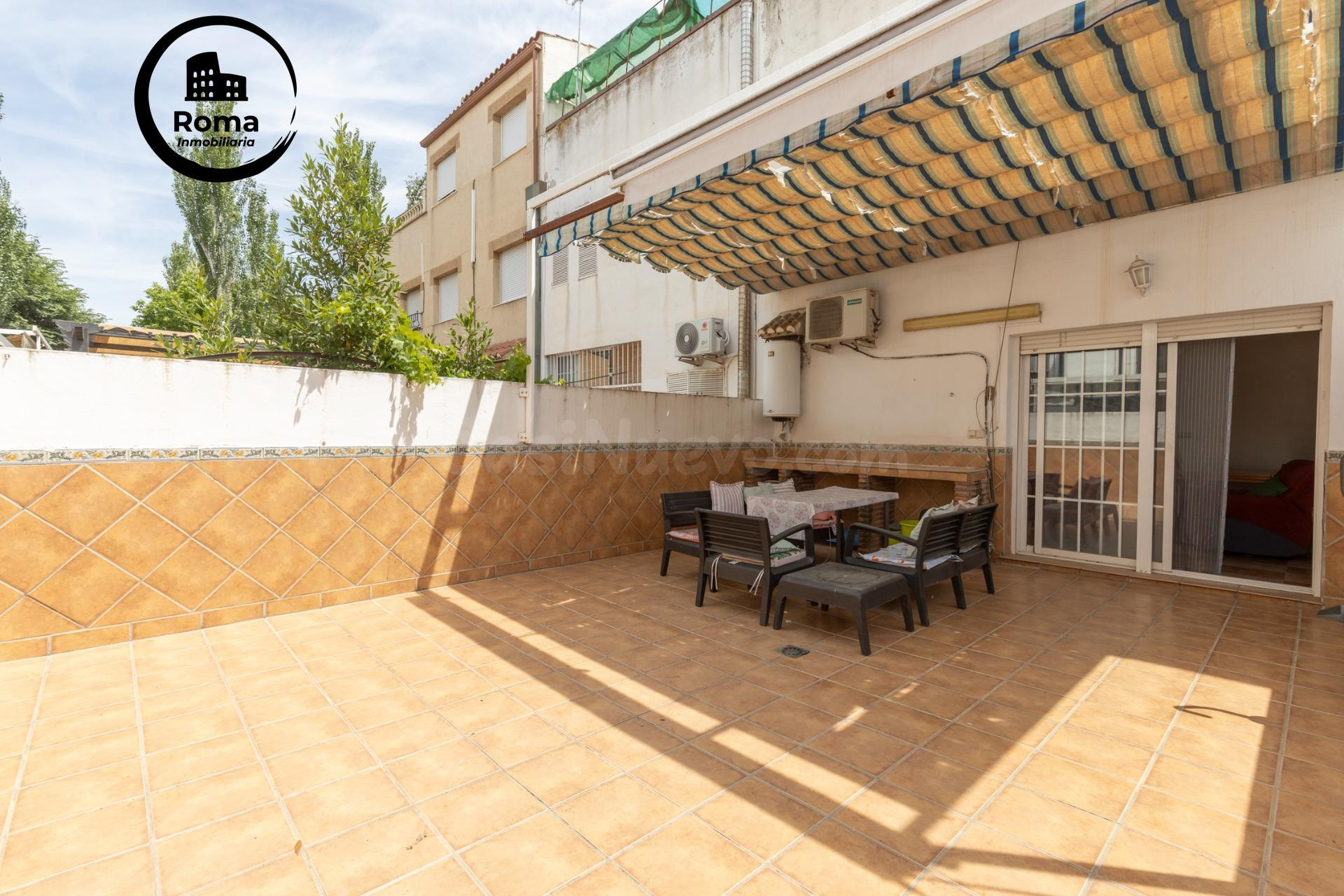 OPORTUNIDAD EN VENTA DE CASA ADOSADA DE TRES DORMITORIOS EN 