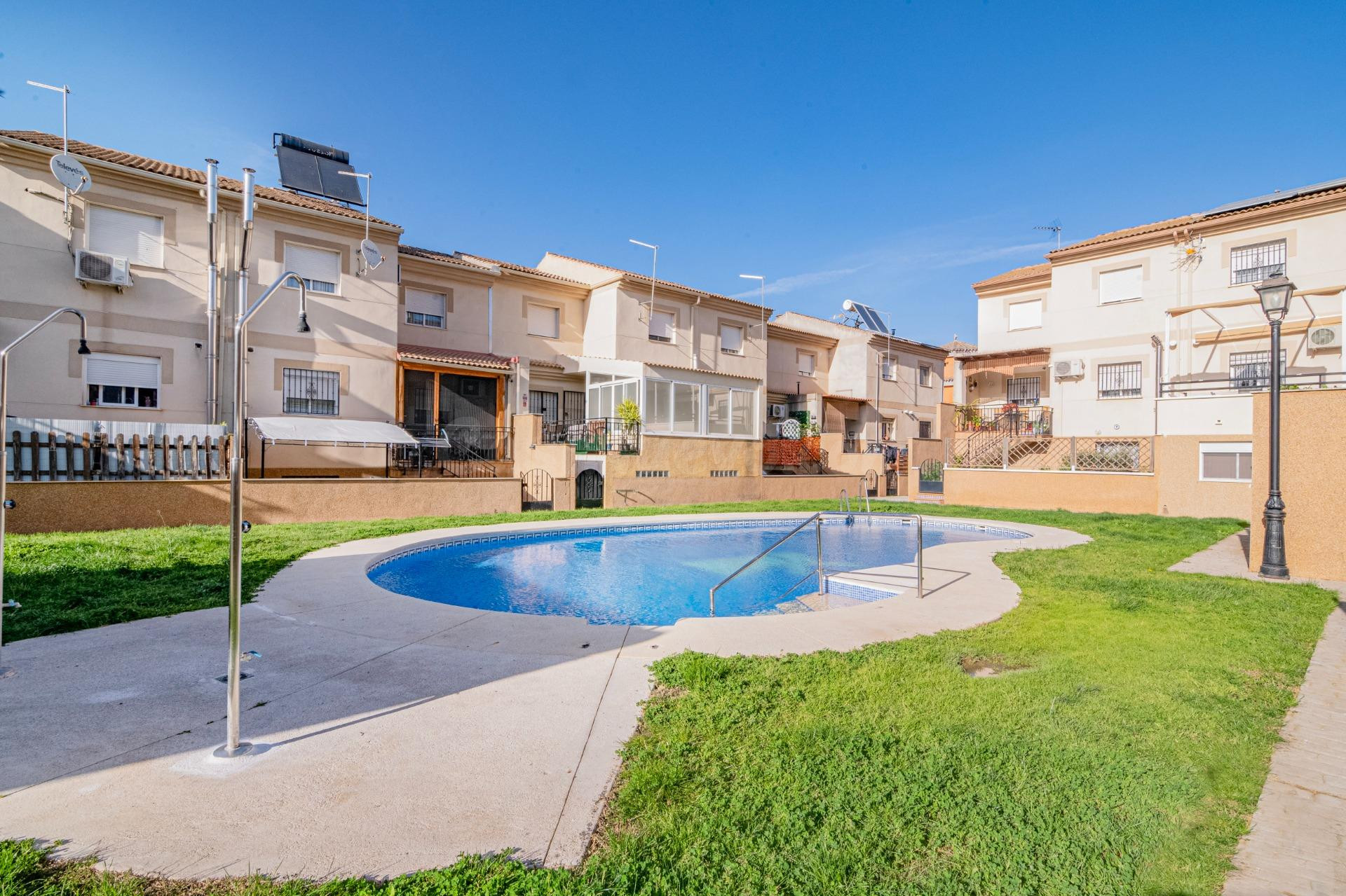CHALET PAREADO CON PISCINA COMUNITARIA, CIJUELA - foto 4