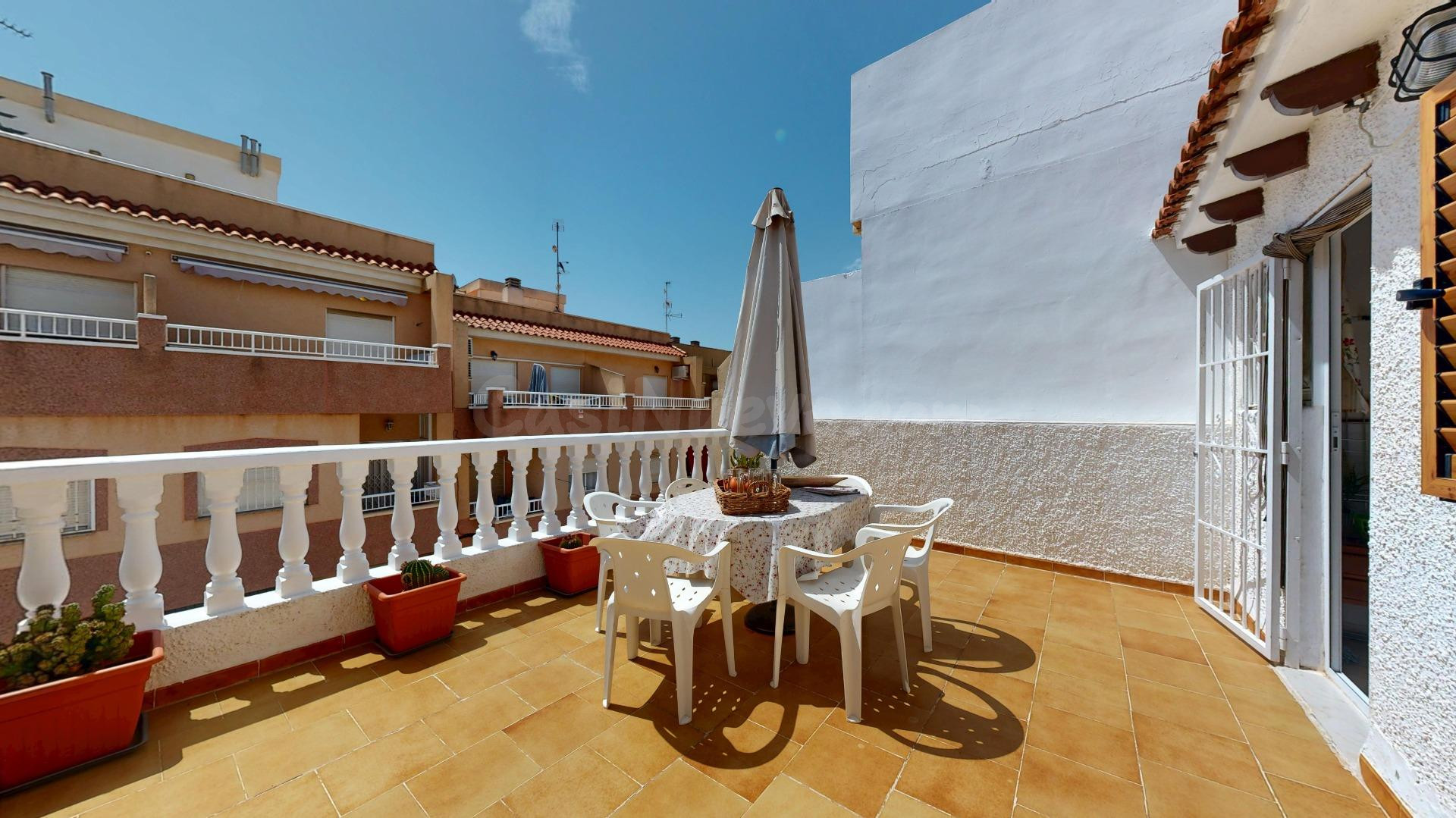 Precioso bungalow de tres plantas en playa de los locos