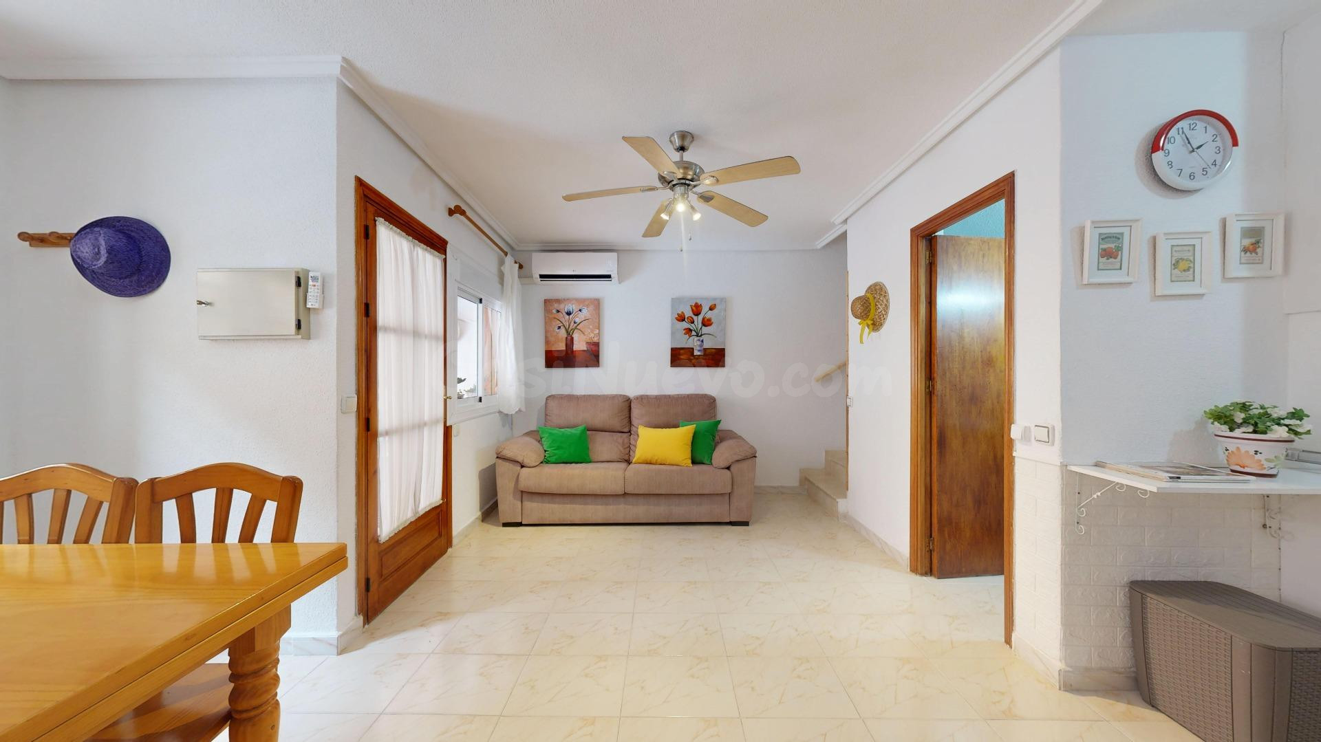 Precioso bungalow de tres plantas en playa de los locos - foto 4