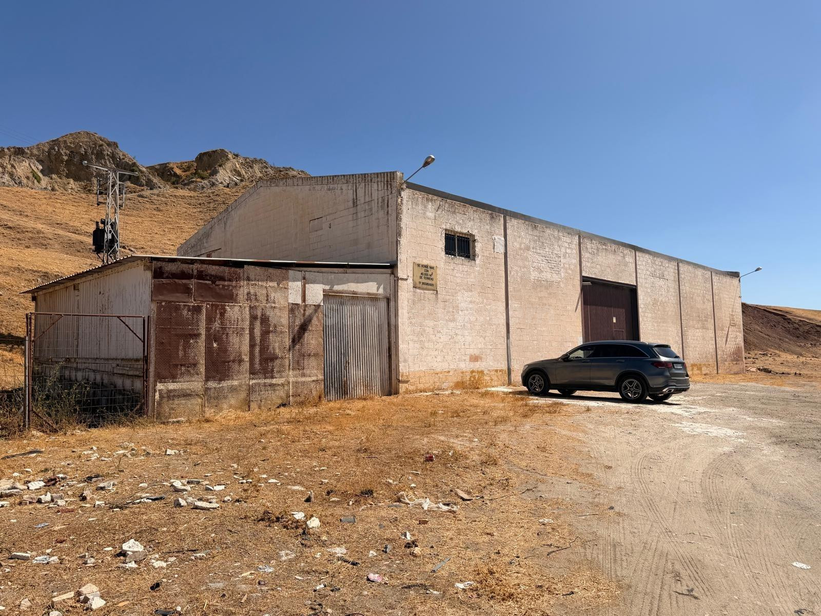 Nave Industrial con Amplio Terreno y Potencial de Desarrollo - foto 4