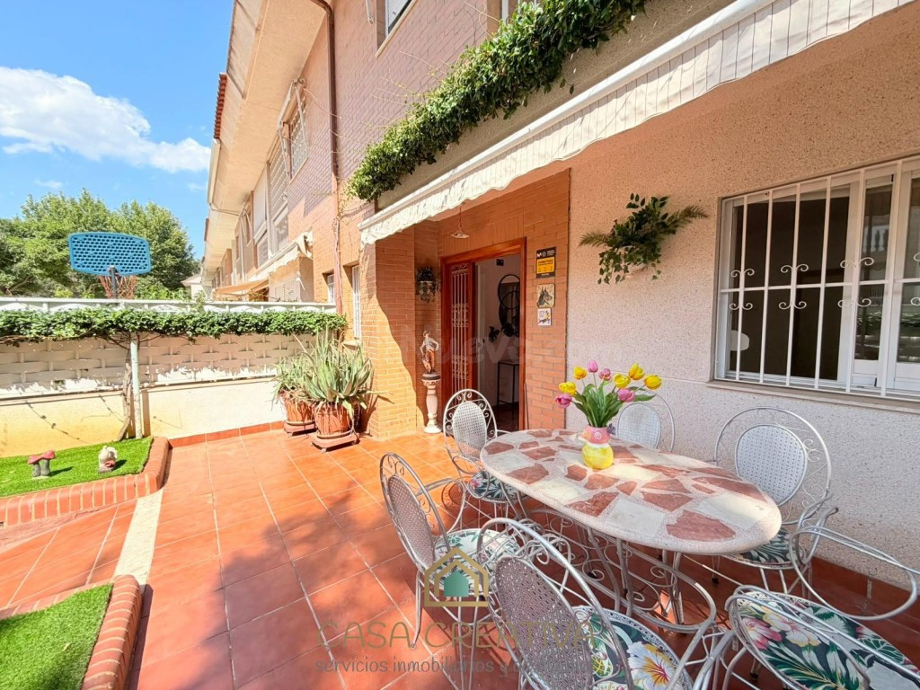 ADOSADO EN VENTA EN PICAÑA – 4 TERRAZAS, GARAJE Y 5 DORMITOR - foto 3