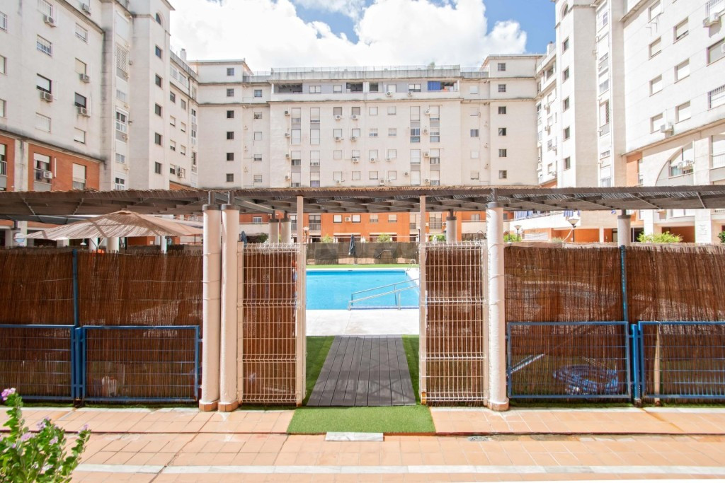 Vivienda VPO amplia y soleada en venta en Sevilla Este, haci - foto 2