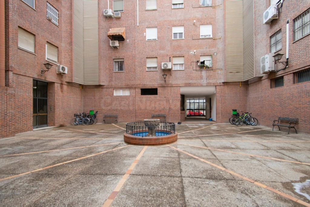 Piso en magnífica ubicación junto a la calle Arjona - foto 2