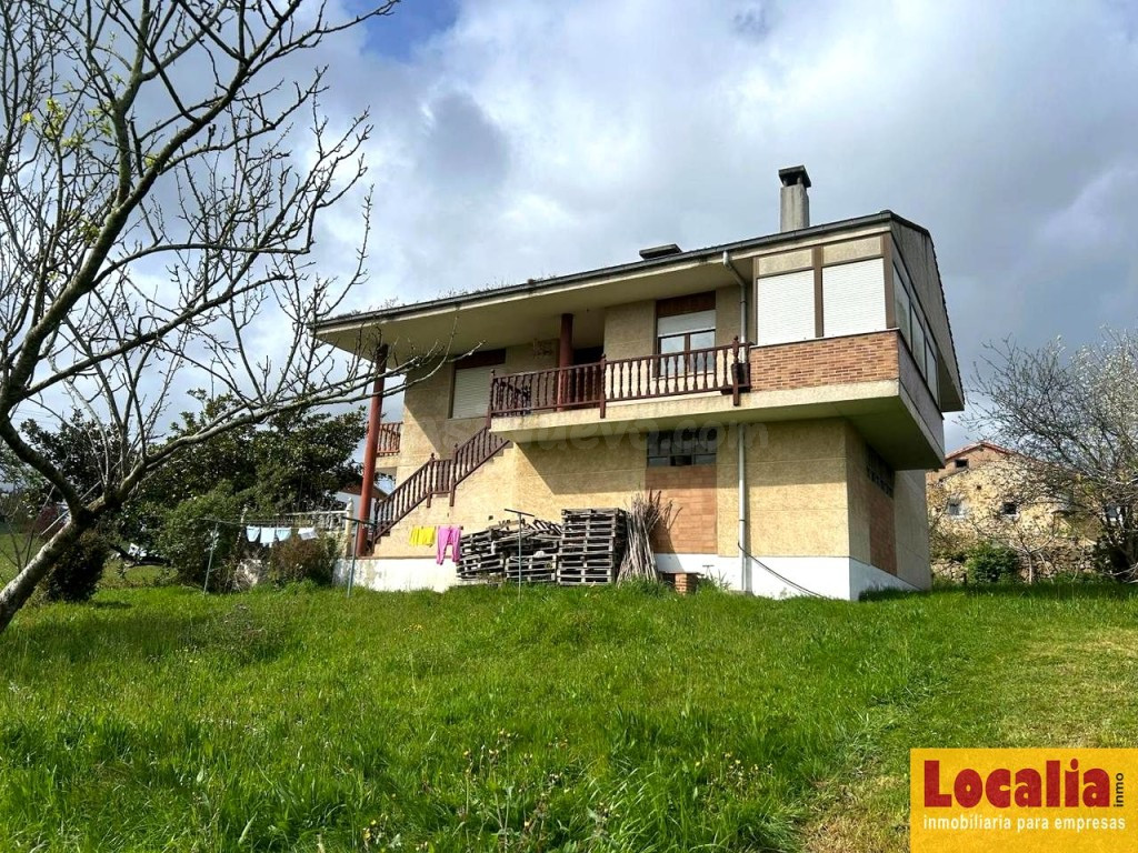 Chalet individual con garaje en venta en Reocín - foto 2