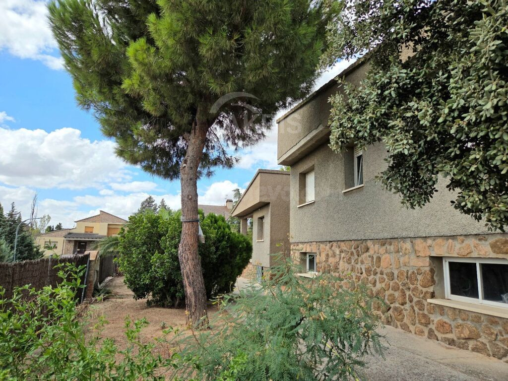 Chalet Independiente en Olias Del Rey - foto 2