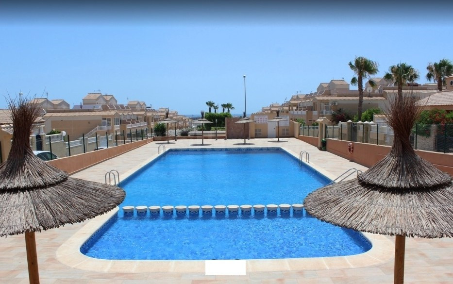 Apartamento en Alquiler en Torrevieja Alicante - foto 2