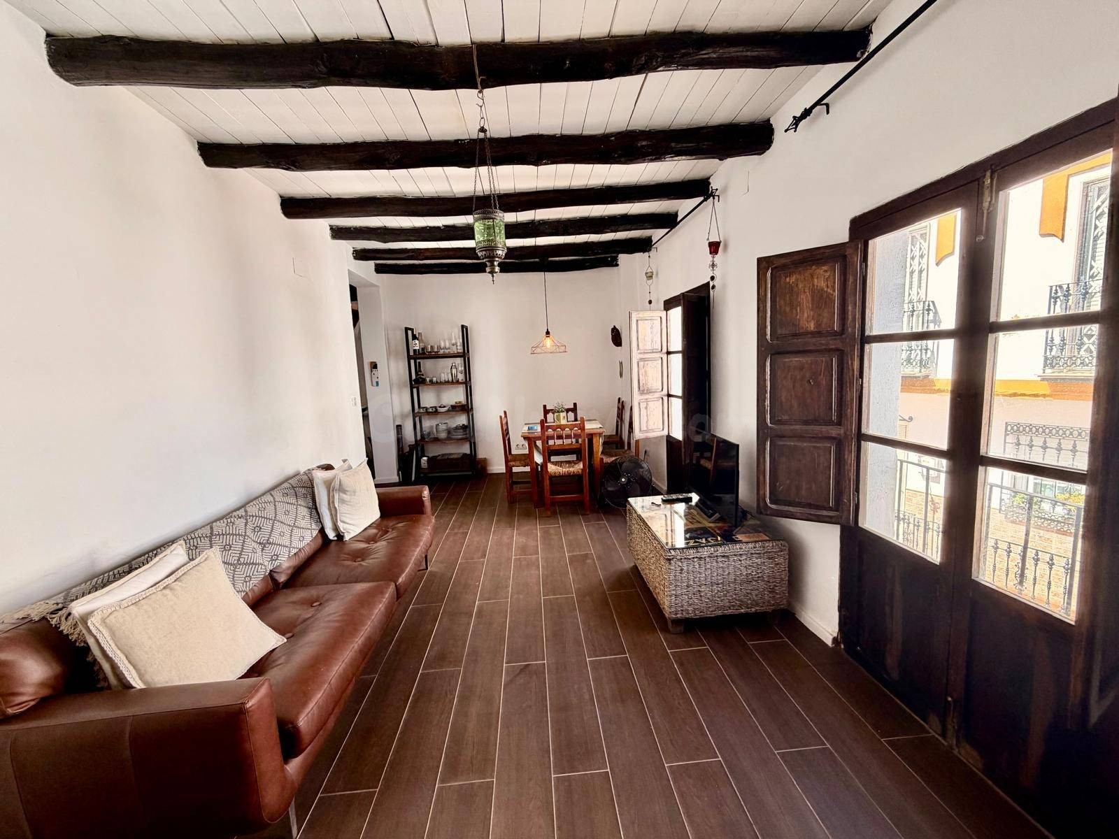 Encantadora Casa Reformada en el Corazón del Casco Histórico - foto 4