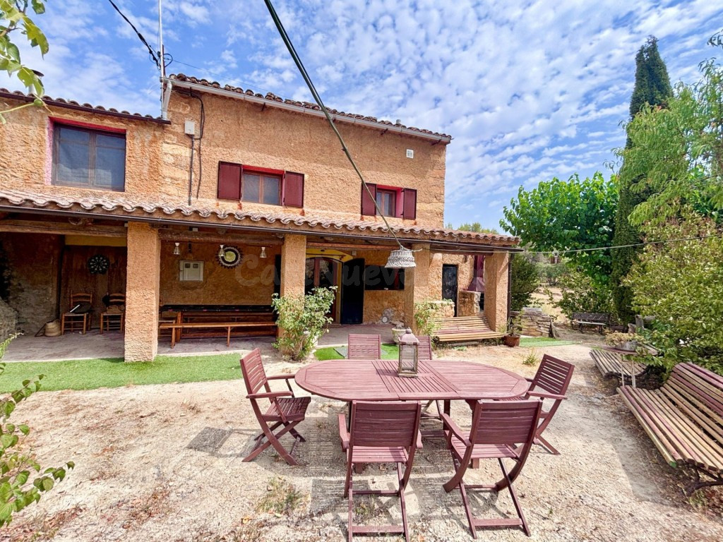 Masía catalana con encanto en entorno natural, lista para entrar a vivir o invertir como alojamiento rural