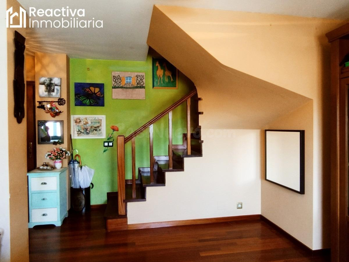 Dúplex céntrico con ascensor, garaje y trastero, en muy buen - foto 3