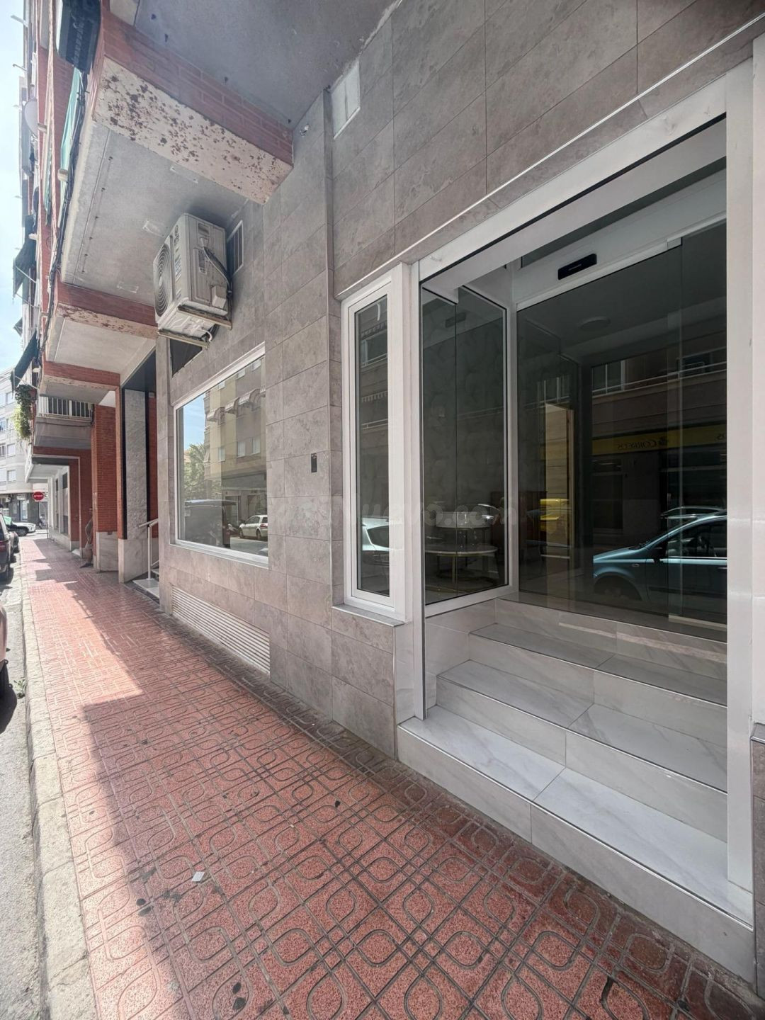 Local comercial 88m² en venta - Estacion de autobuses - foto 2