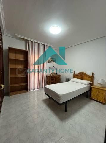 PISO DE ALQUILER PARA ESTUDIANTES EN ZONA CENTRO - foto 4