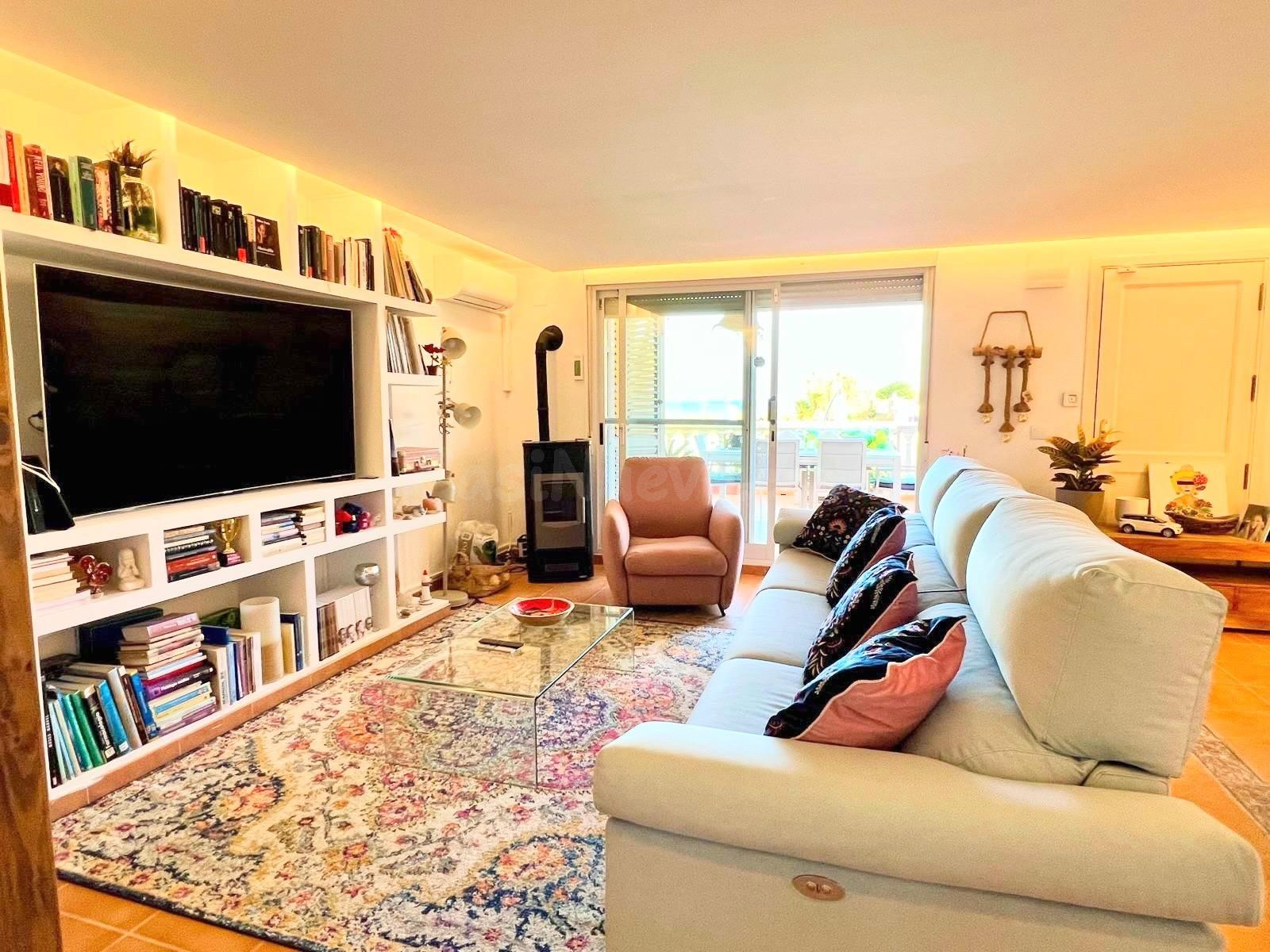 VIVIENDA ADOSADA CON PISCINA EN 1ª LÍNEA DE MAR - foto 4