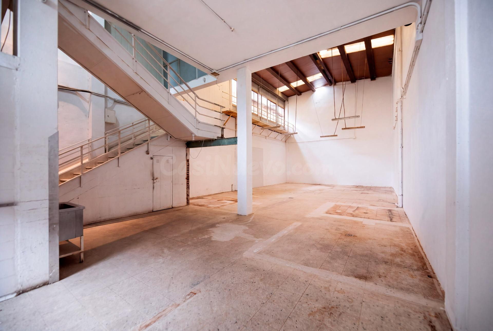 Nave industrial con gran potencial en Urtinsa II - Alcorcón