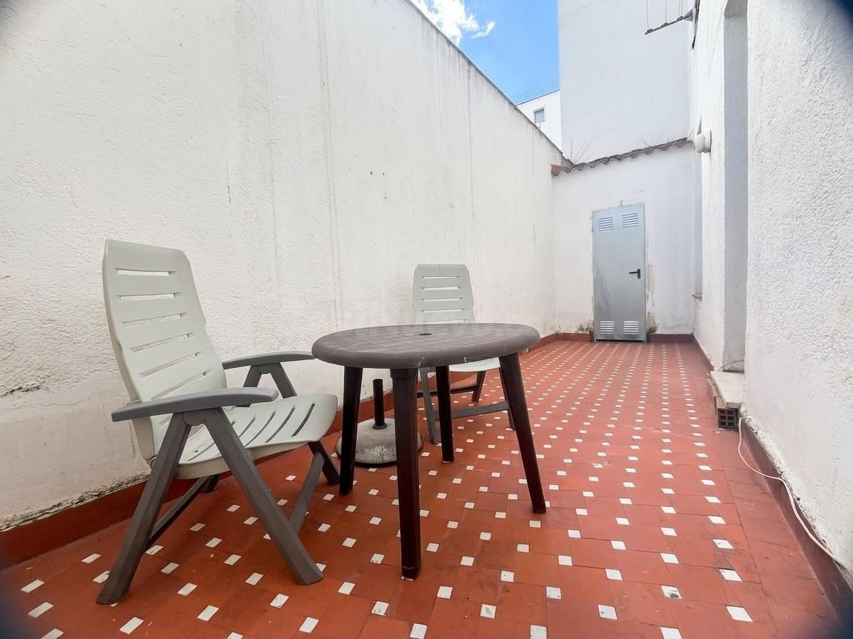 Piso amueblado con terraza en calle Vallermoso