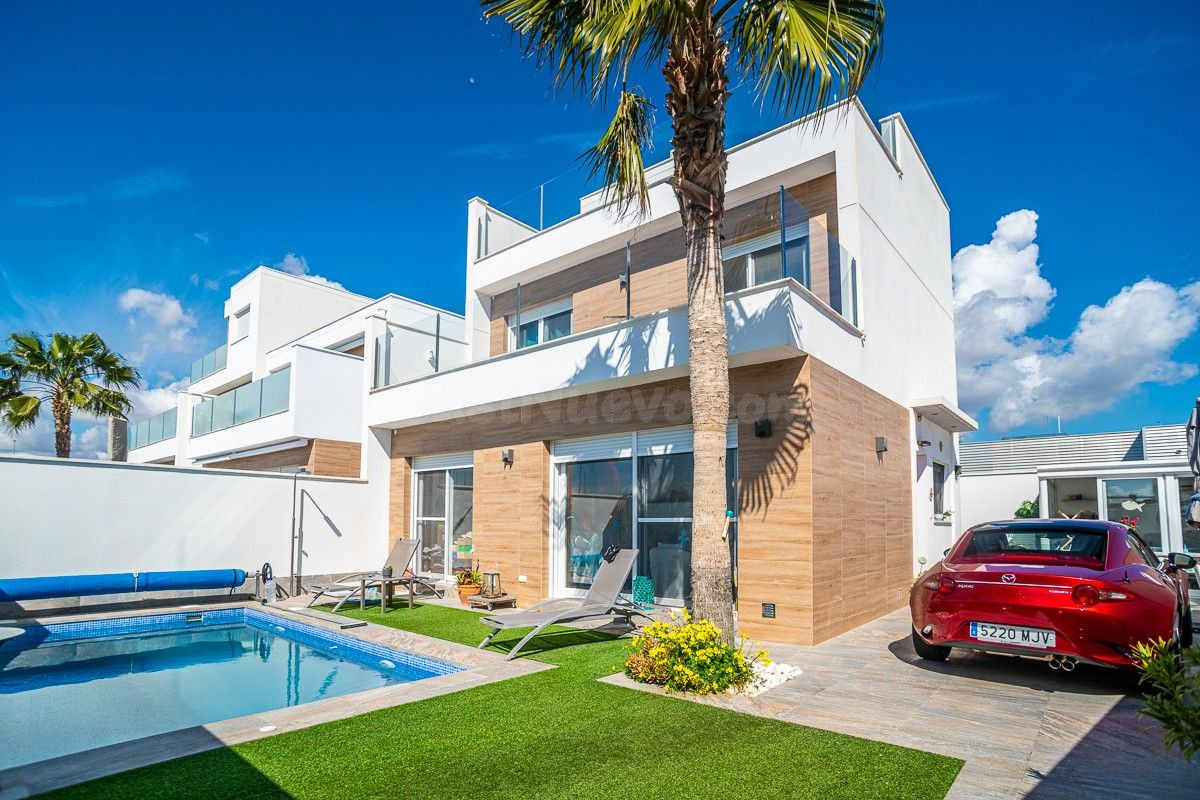 Villa 3 habitaciones 120m² en venta - Zona Pueblo