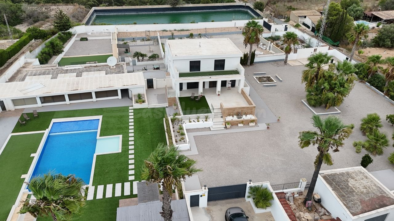 Villa 8 habitaciones 377m² en venta - Pueblo 8