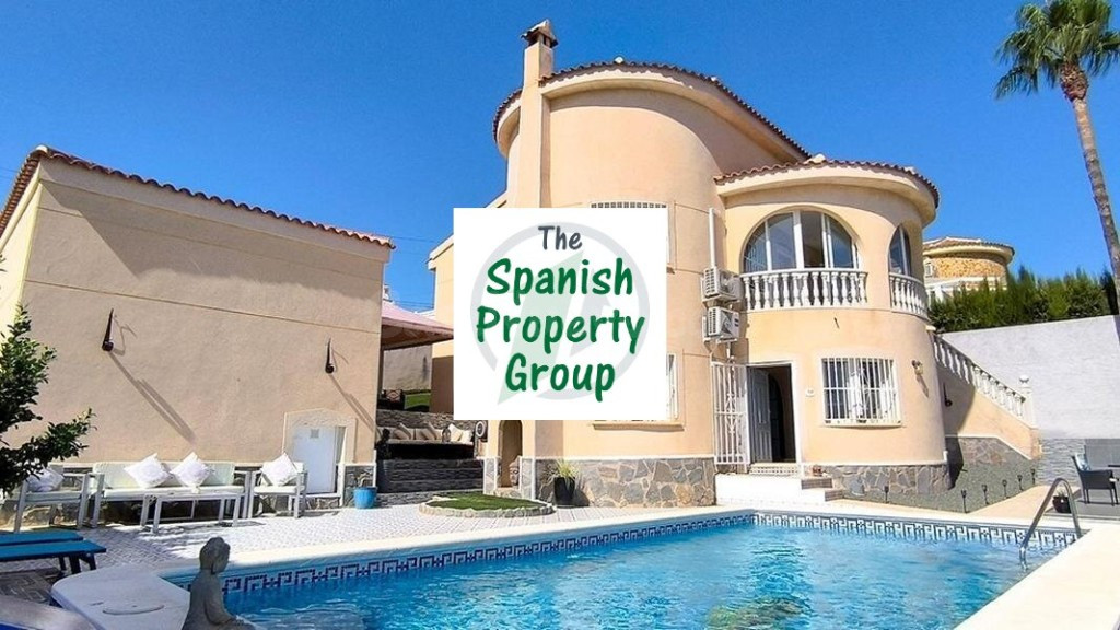 Venta de villa en Ciudad quesada, de 190m2 con 4 dormitorios - foto 2