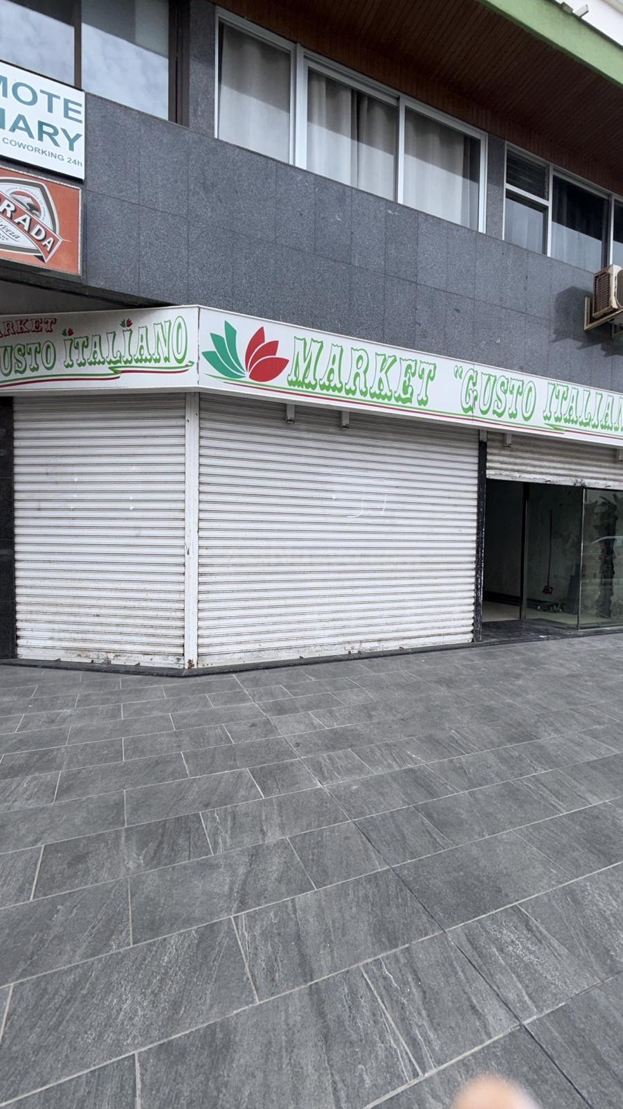 AMPLIO LOCAL COMERCIAL EN ALQUILER CON GRAN TERRAZA EN PUERT - foto 2