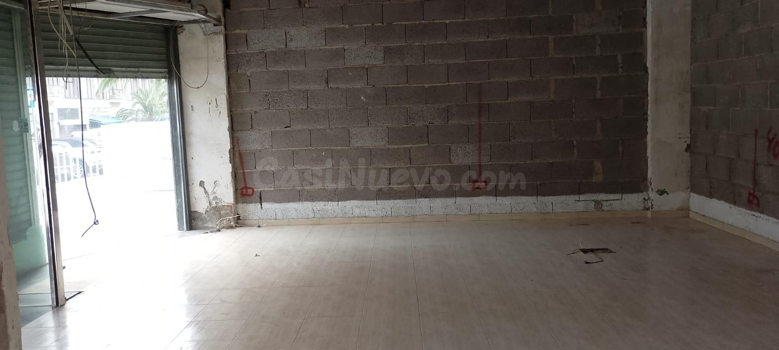 AMPLIO LOCAL COMERCIAL EN ALQUILER CON GRAN TERRAZA EN PUERT - foto 3