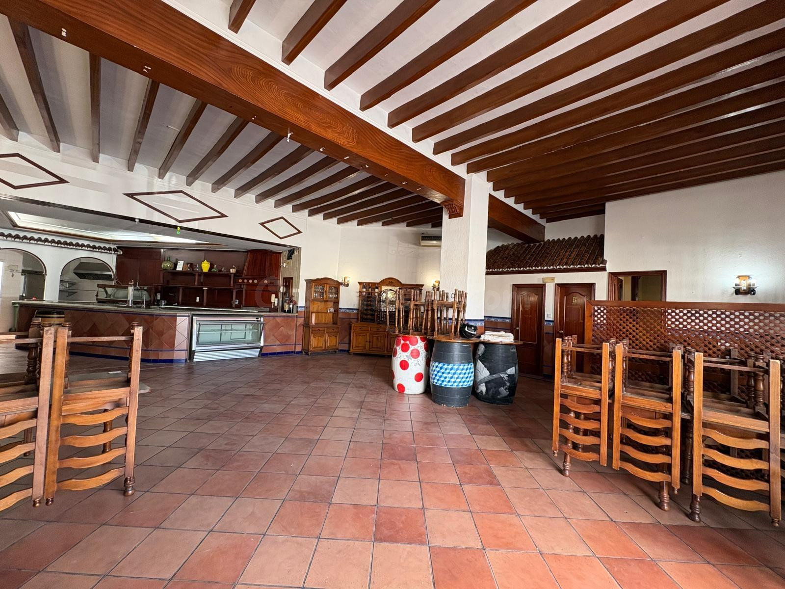 Oportunidad Única: Local Comercial con Vivienda en Planta Pr - foto 3