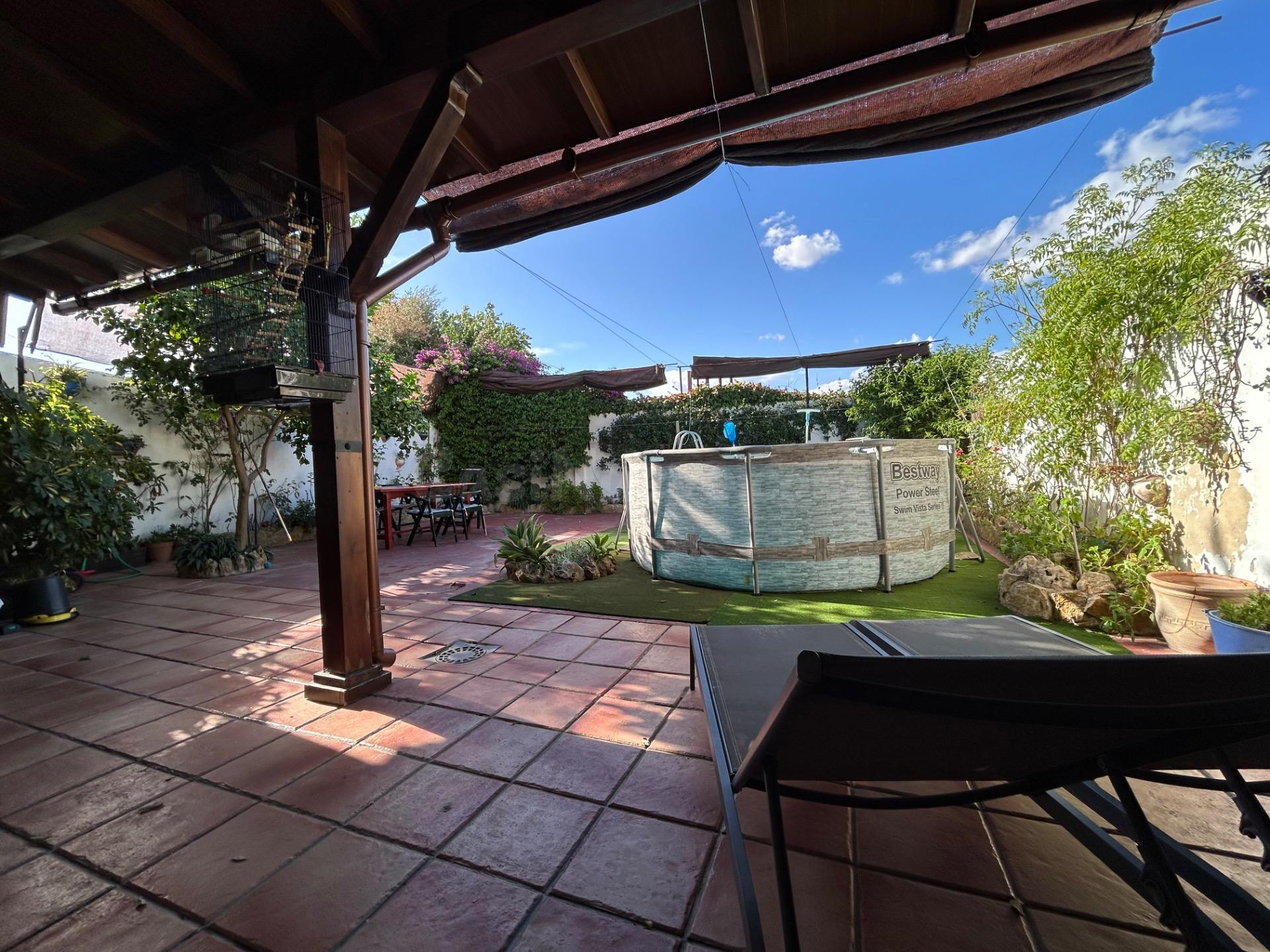 E. CASA TOTALMENTE URBANA E HIPOTECABLE EN LOS MOCHOS — 120.000 €