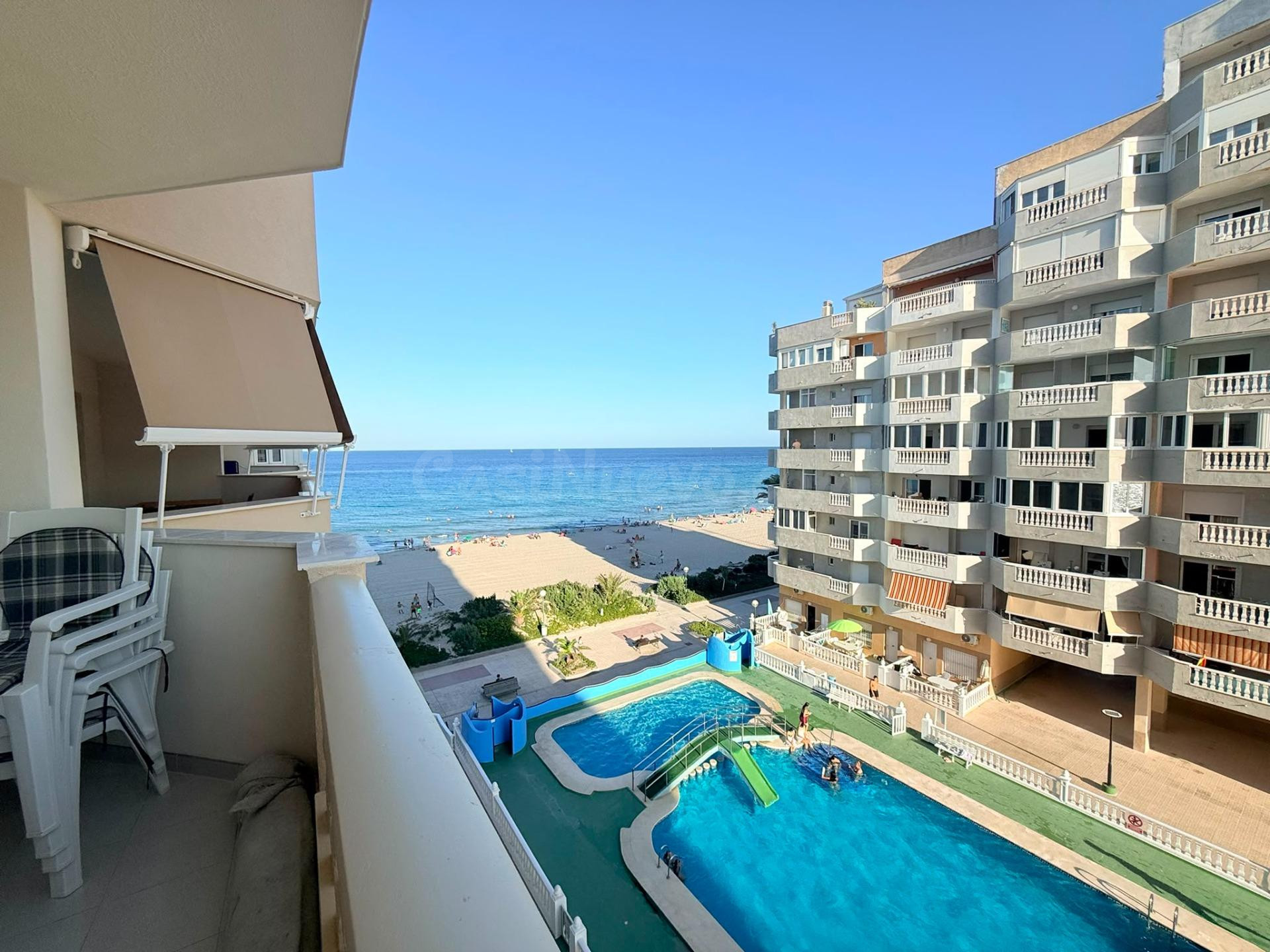 Vivienda con vistas al Mediterráneo y piscina en Urbanizació - foto 2