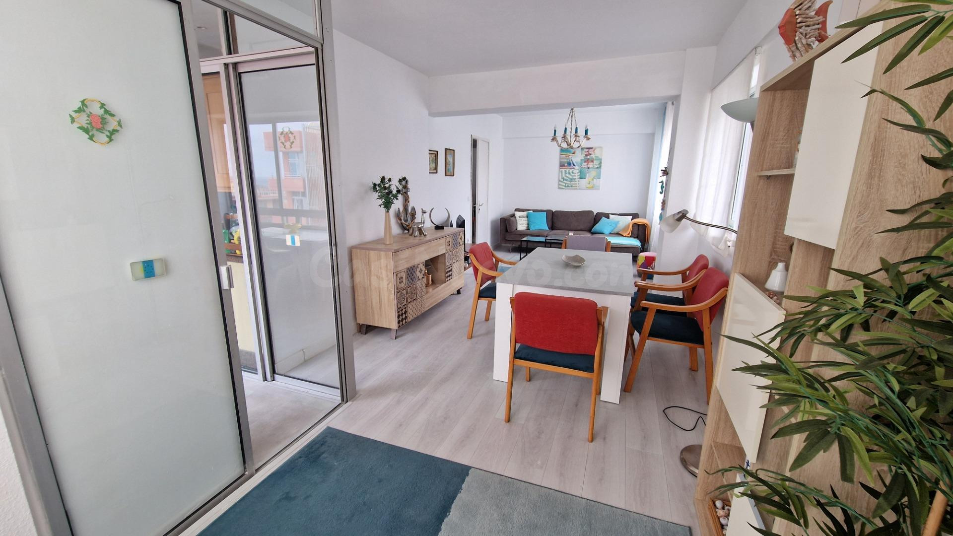 Apartamento amplio y muy luminoso con vistas despejadas al m