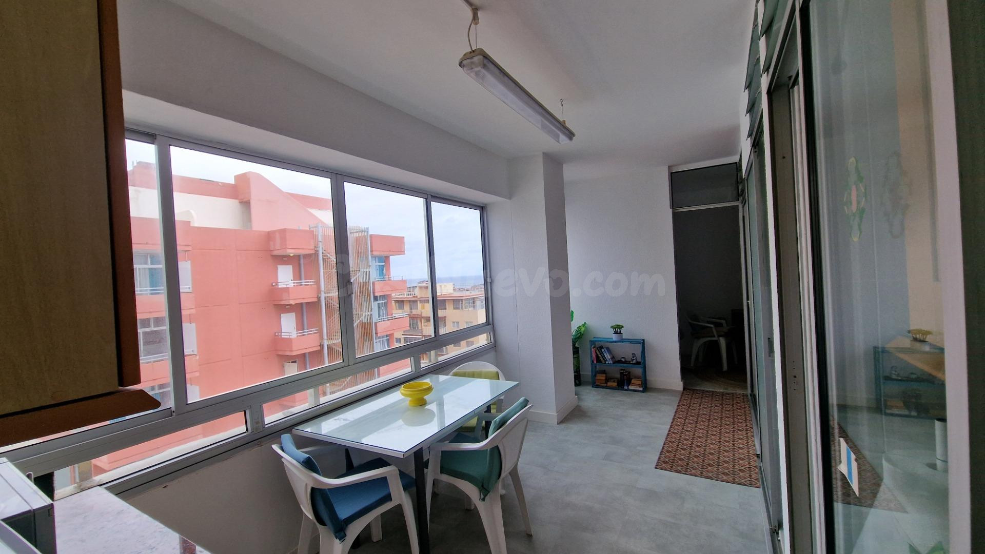 Apartamento amplio y muy luminoso con vistas despejadas al m - foto 5