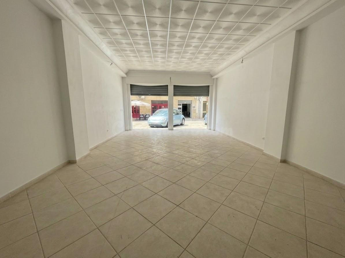 LOCAL COMERCIAL A 250 METROS DE LA PLAYA - foto 2