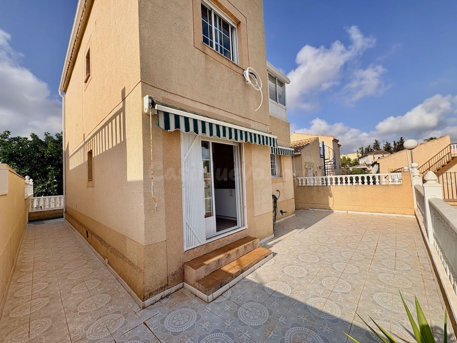 Chalet en conjunto privado con piscina — Urbanización Los Ba