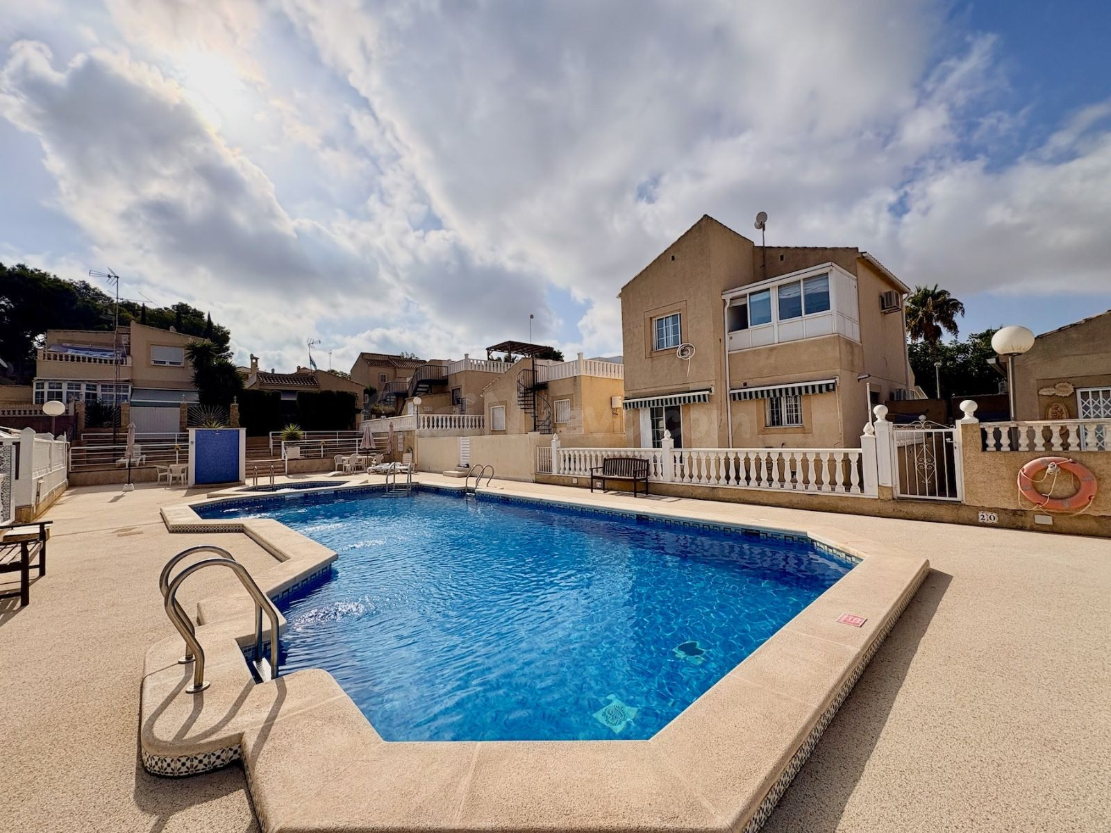 Chalet en conjunto privado con piscina — Urbanización Los Ba - foto 5