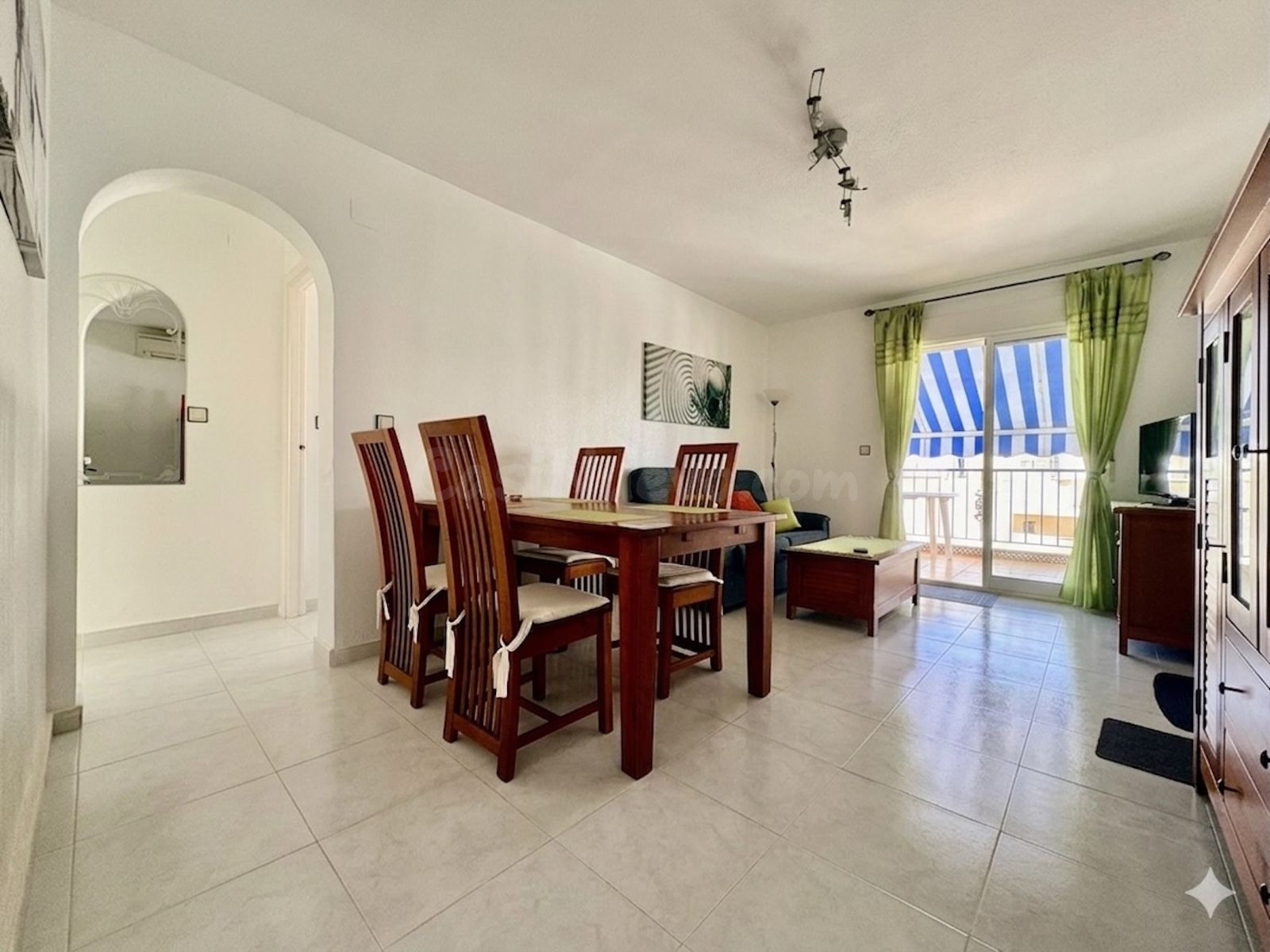 BUNGALOW DE 3 DORMITORIOS 1 BAÑO+ASEO EN PLANTA PRIMERA CON SOLARIUM EN LA FLORIDA (ORIHUELA COSTA)