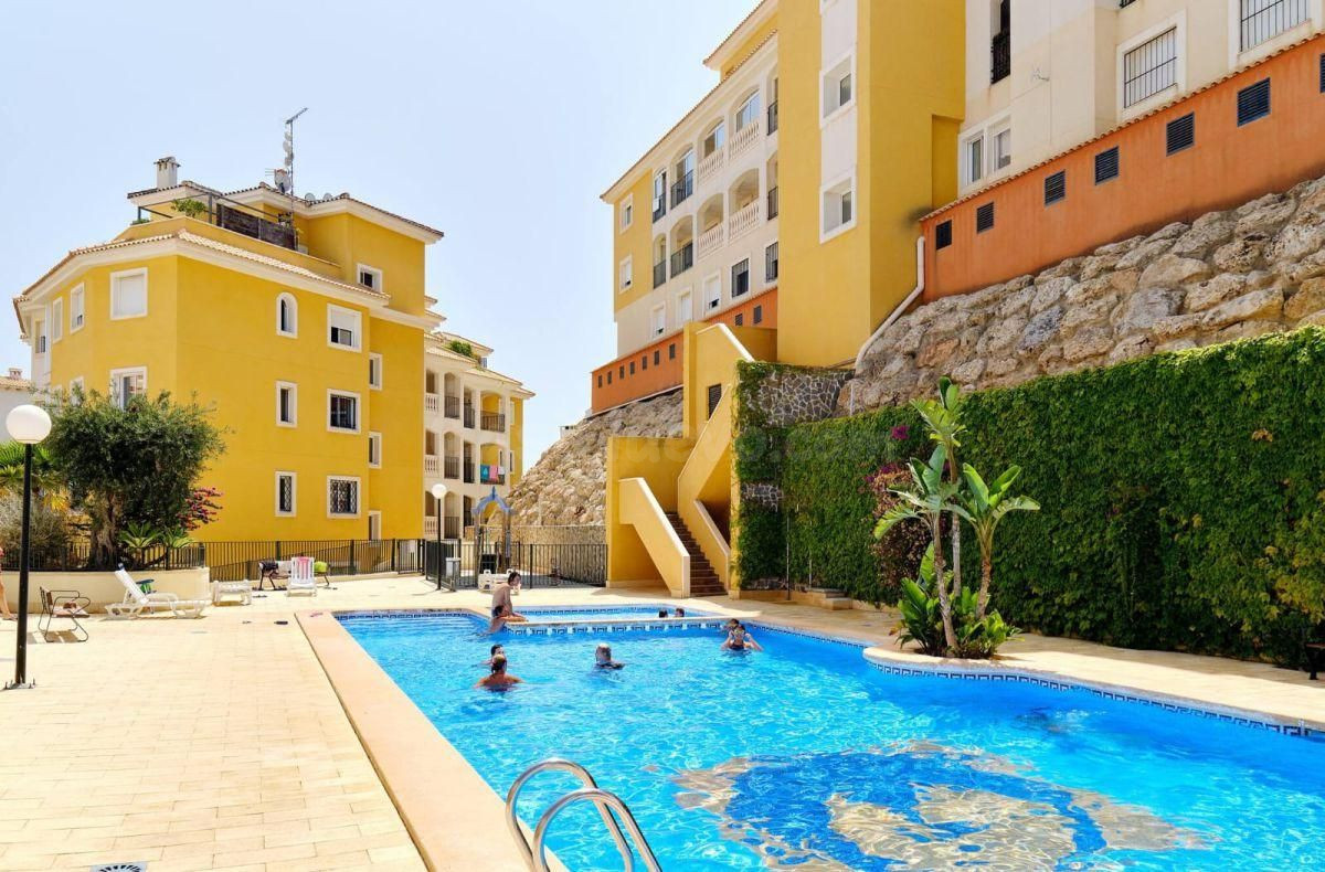 APARTAMENTO DE 3 DORMITORIOS 2 BAÑOS EN ORIHUELA COSTA ( CAMPO AMOR )