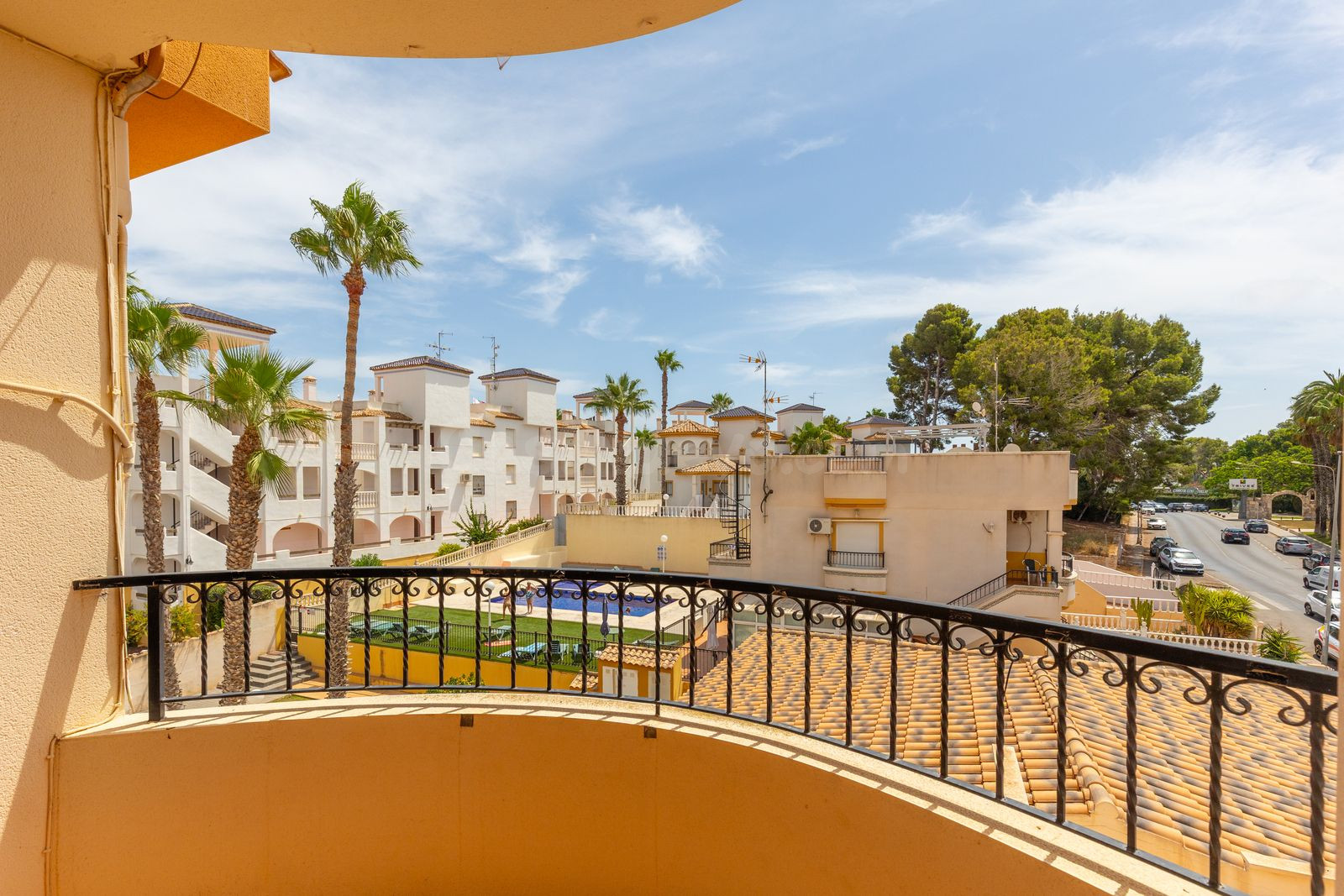APARTAMENTO DE 2 DORMITORIOS 1 BAÑO EN VILLA MARTIN ( ORIHUELA COSTA )