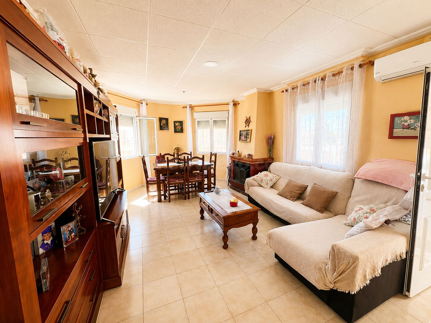 CHALET DE 5 DORMITORIOS Y 2 BAÑOS EN TORREVIEJA (SIESTA) - foto 5