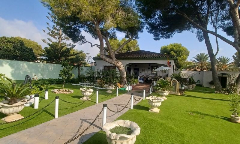 VILLA DE 3 DORMITORIOS, 3 BAÑOS EN CAMPO AMOR ( ORIHUELA COS - foto 4