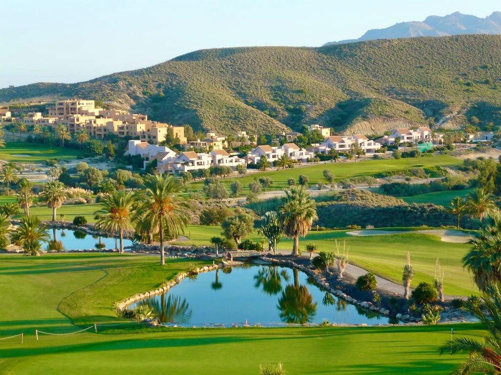 Chalet adosado en Valle del Este Golf – Jardín, terrazas y vistas al campo de golf