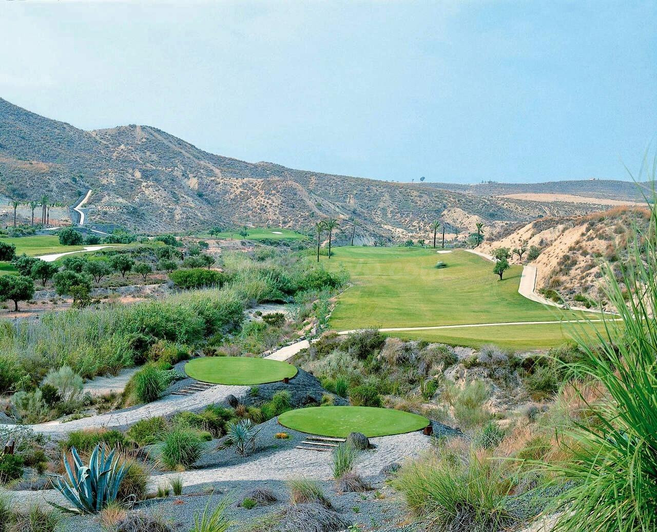 Chalet adosado en Valle del Este Golf – Jardín, terrazas y v - foto 2