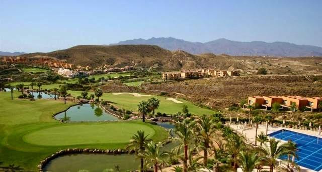 Chalet adosado en Valle del Este Golf – Jardín, terrazas y v - foto 3