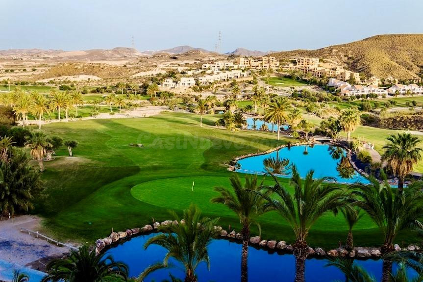 Chalet adosado en Valle del Este Golf – Jardín, terrazas y v - foto 5