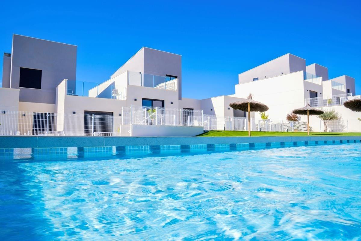 Adosados y villas adosadas de nueva construcción, listas para entrar a vivir, en Altaona Golf Resort, Murcia