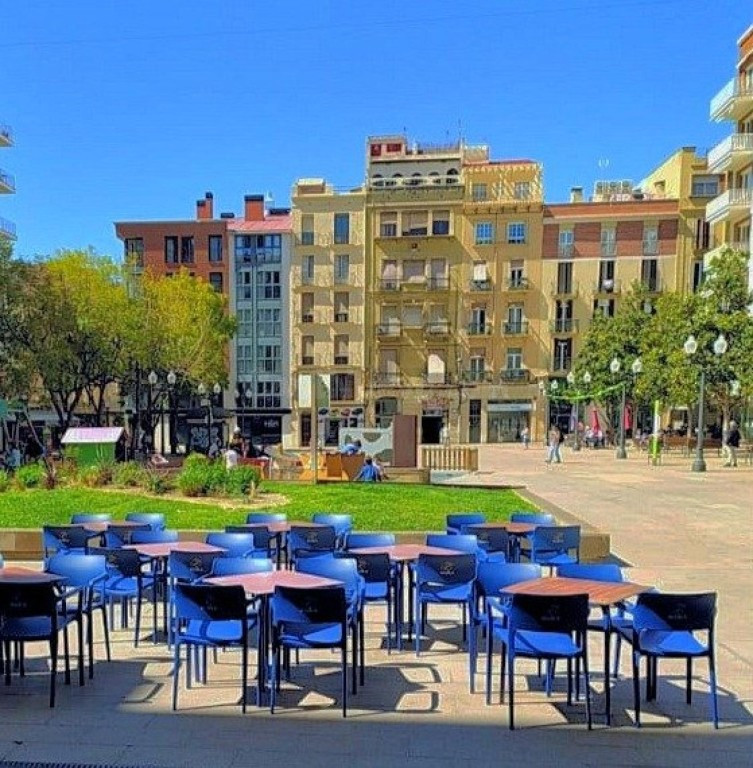 OPORTUNIDAD ÚNICA: Traspaso de Restaurante Emblemático en Pl - foto 2