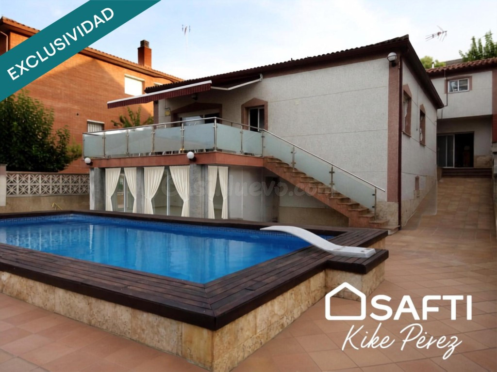 Gran piscina de 50 m² y dos plantas para disfrutar