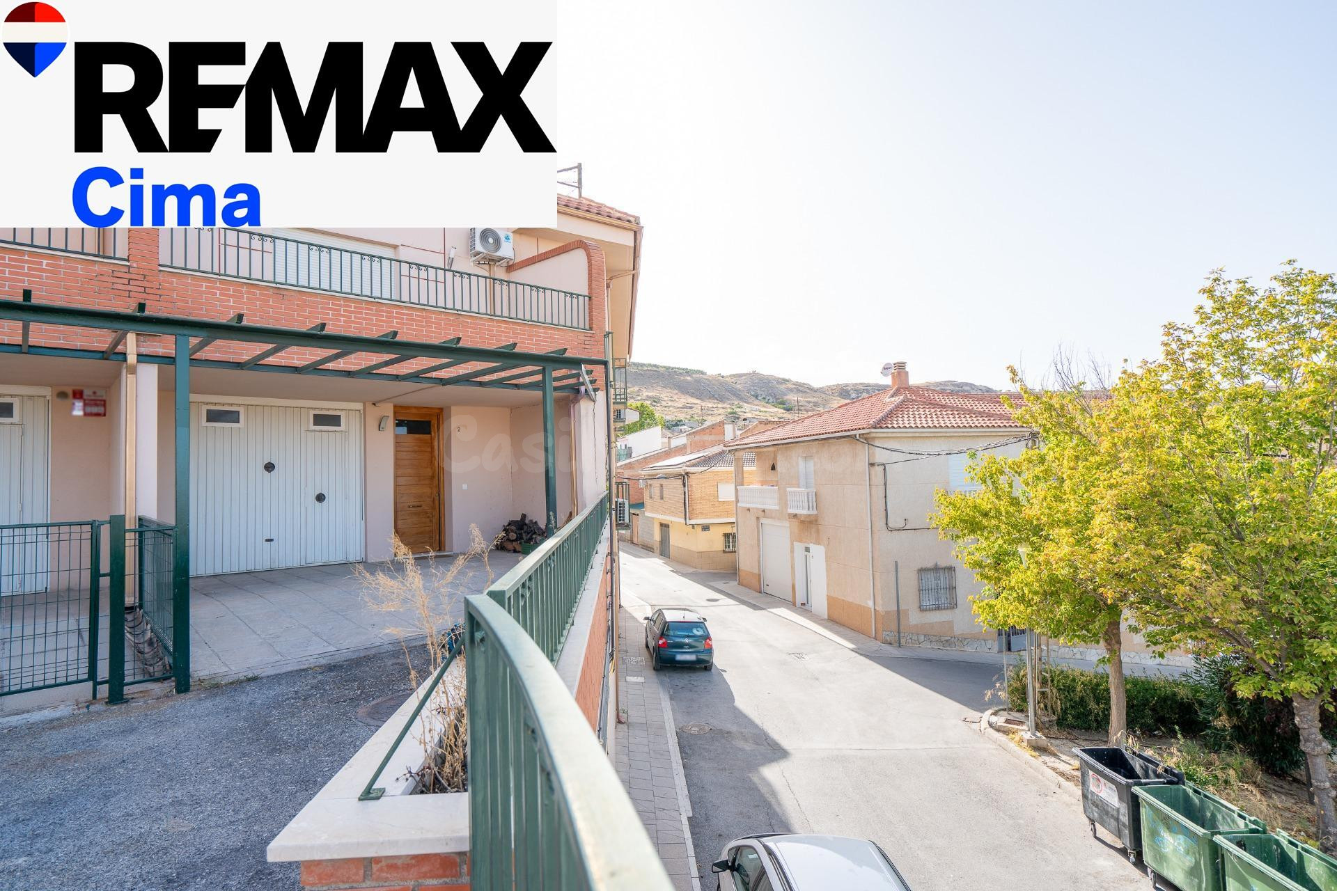 Espectacular vivienda adosada con garaje, chimenea y varias  - foto 3