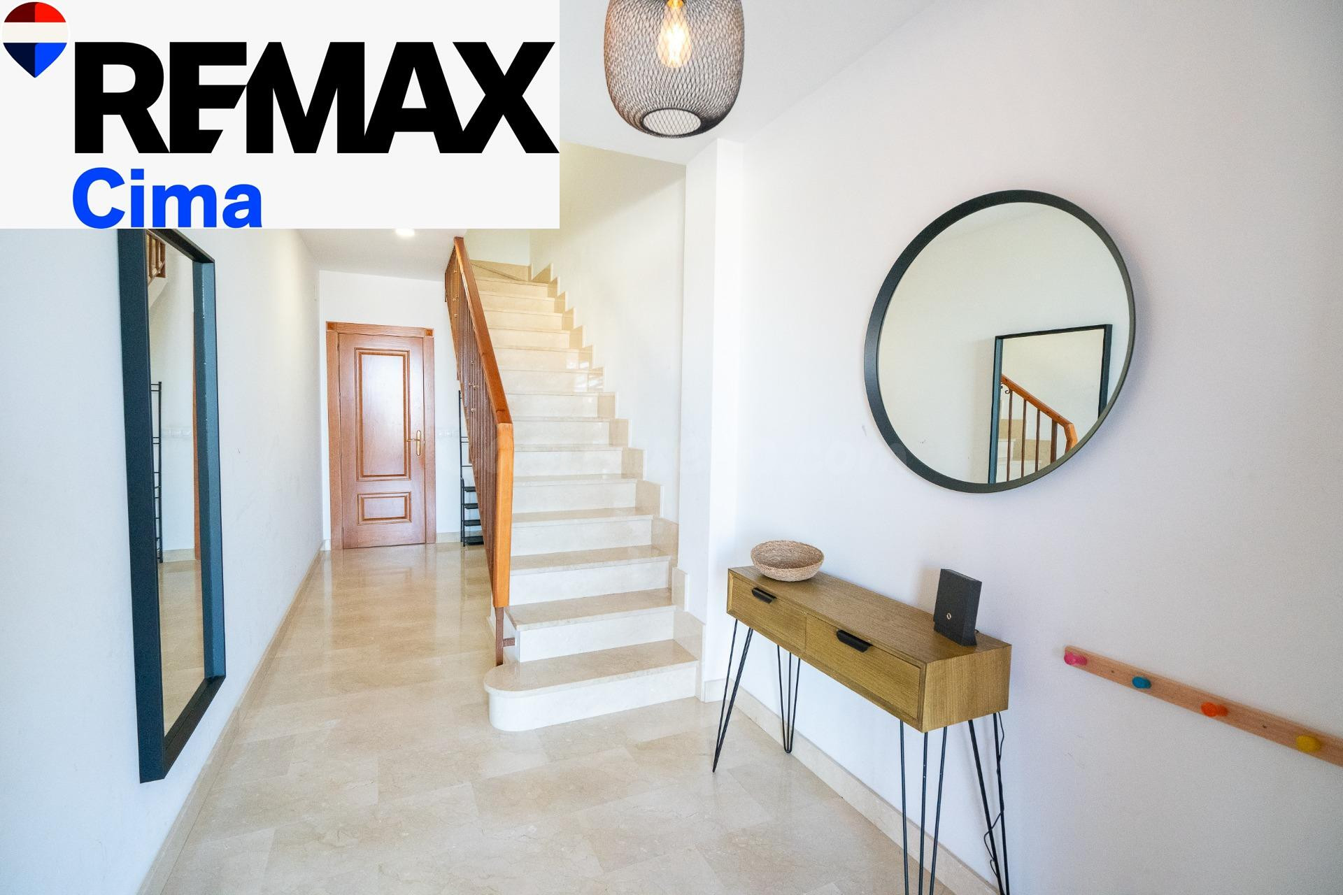 Espectacular vivienda adosada con garaje, chimenea y varias  - foto 4
