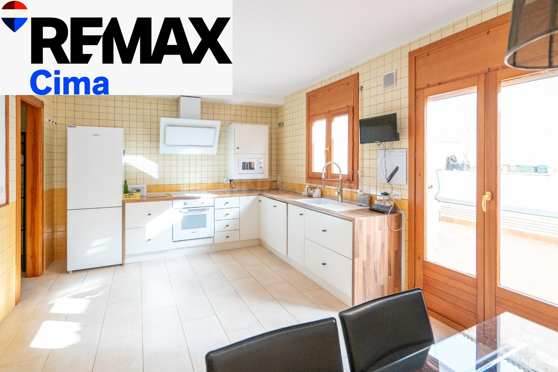 Espectacular vivienda adosada con garaje, chimenea y varias  - foto 5